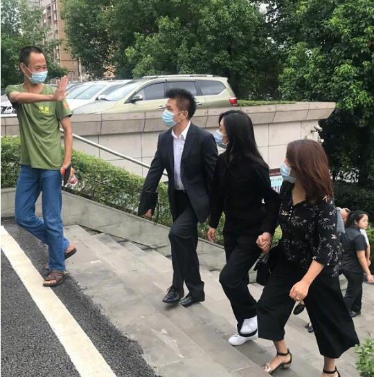 谭松韵妈妈被撞案肇事者父亲回应|妈妈被撞身亡谭松韵索赔501万谭松韵妈妈被撞案肇事者父亲回应