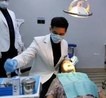 前台湾偶像歌手在成都当牙医什么情况?终于真相了,原来是这样!