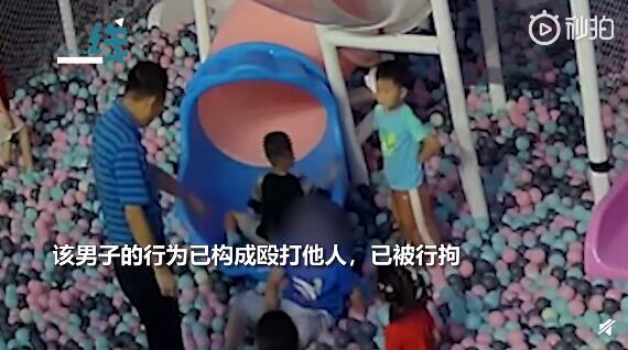 男童抢伙伴玩具遭对方家长殴打什么情况?终于真相了,原来是这样!