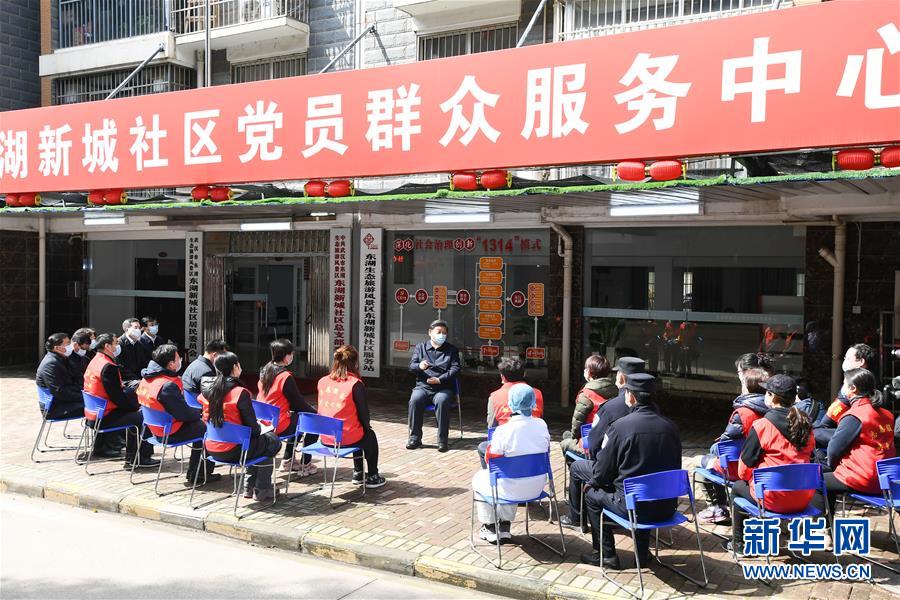 战“疫”时刻,习近平的10个暖人瞬间