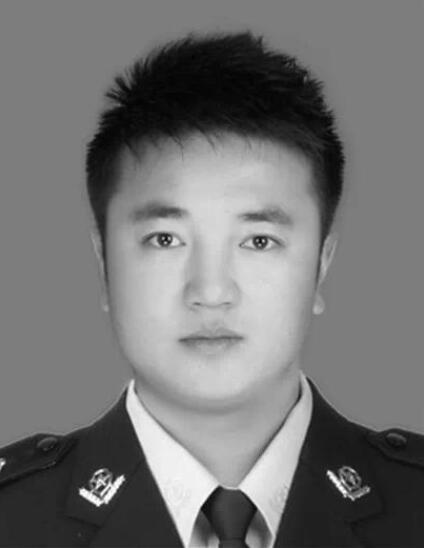 【以身殉职】越野车恶意碾压拖行致交警殉职 32岁生命现场具体遭遇了什么?