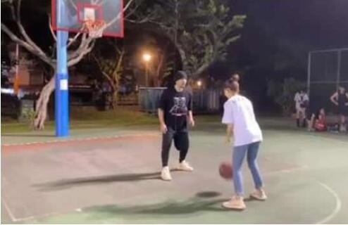 周杰伦吃醋昆凌帮别人加油|周杰伦吃醋昆凌帮别人加油 有点甜是怎么回事？