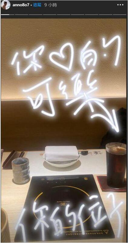 许玮甯同学聚会为黄鸿升留位置|悼念！许玮甯同学聚会为黄鸿升留位置 小鬼黄鸿升骤逝年仅36岁