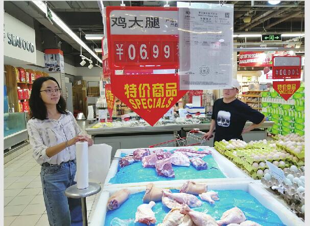 鸡肉价格大降市场反应平平 记者走访：出栏一只鸡赔2元钱
