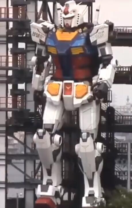 惊呆了！日本1比1还原高达机器人 可以跪下、转头、动手指