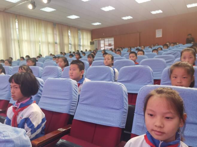 百万网课助学子 山东迪诺教育爱心捐助湘西网课仪式在花垣小学举行