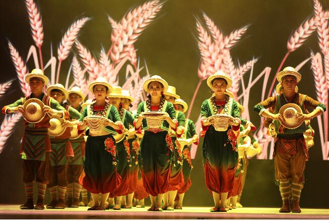 终于等到你！大型幻景杂技影画《泉城记忆》国庆假期再登台