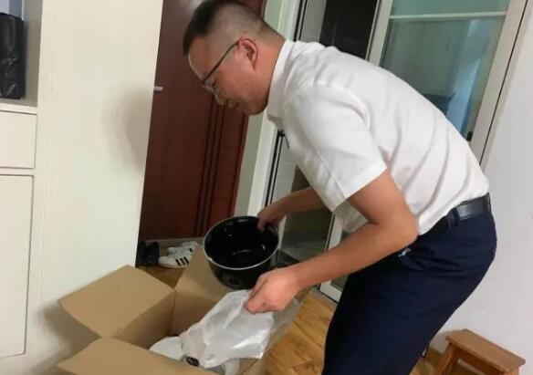 一顿迟到了8个月的“年夜饭”