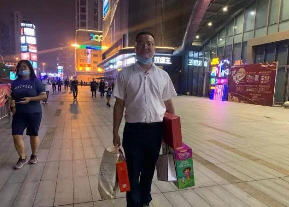 一顿迟到了8个月的“年夜饭”