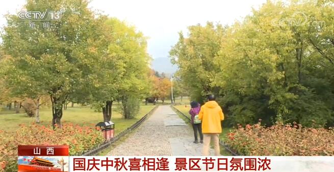 各地火车站、景区迎客流高峰 常态化疫情防控下保证旅游体验