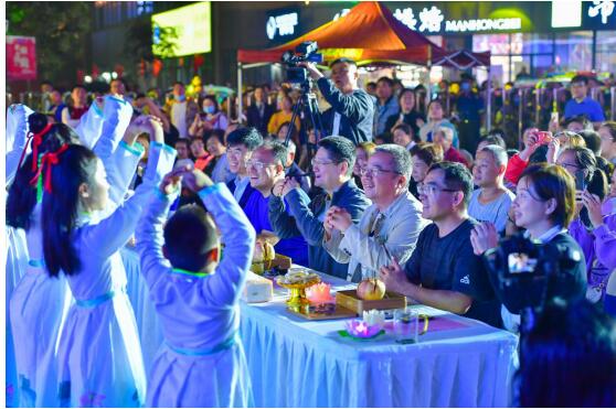 古今辉映、泉民共享 印象济南泉世界两周年庆暨第三届中秋拜月大典圆满举行