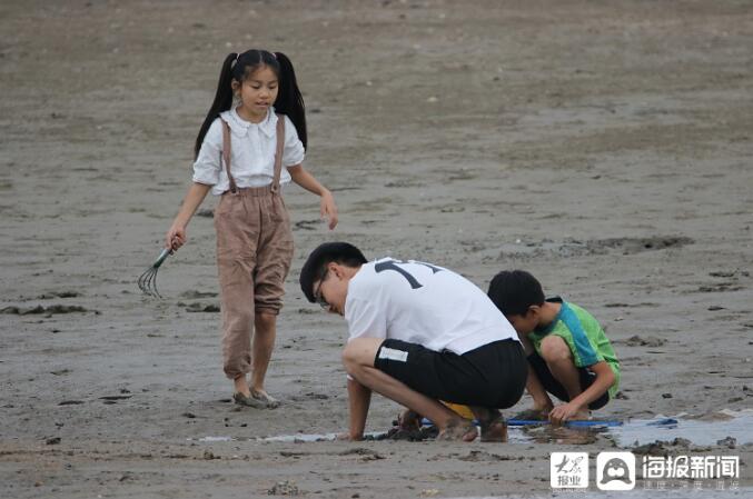 【地评线】海报时评：“迟到的春节”，满满的自豪