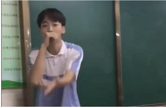 永生难忘！高中生用rap背阿房宫赋 网友：新说唱没他我不看