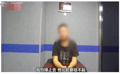 劳斯莱斯占应急车道后恶意别车 上演惊险瞬间!