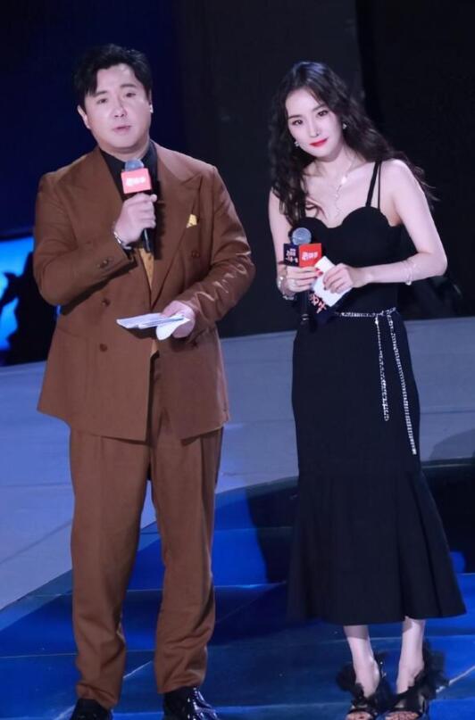 杨幂扶沈腾扶了个寂寞|成功出圈！杨幂扶沈腾扶了个寂寞，大幂幂内心OS：稳住不慌，姐要端庄