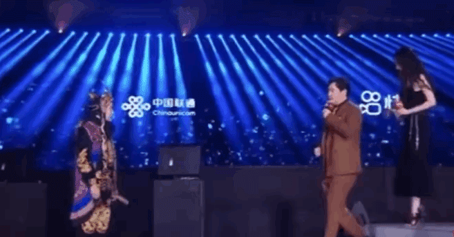 杨幂扶沈腾扶了个寂寞|成功出圈！杨幂扶沈腾扶了个寂寞，大幂幂内心OS：稳住不慌，姐要端庄