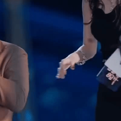 杨幂扶沈腾扶了个寂寞|成功出圈！杨幂扶沈腾扶了个寂寞，大幂幂内心OS：稳住不慌，姐要端庄