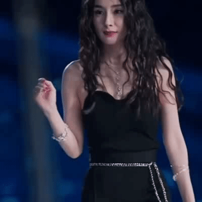 沈腾回应没扶杨幂|【最新】杨幂扶沈腾扶了个寂寞 沈腾回应没扶杨幂:一上台就忘的死死的