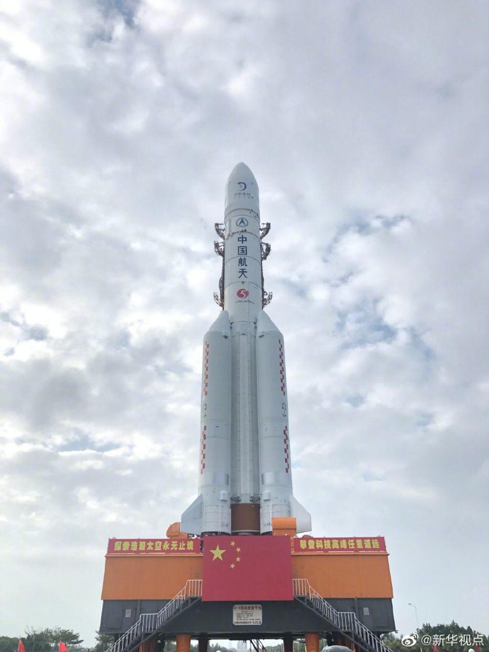 “长五”送“嫦五”，出征!