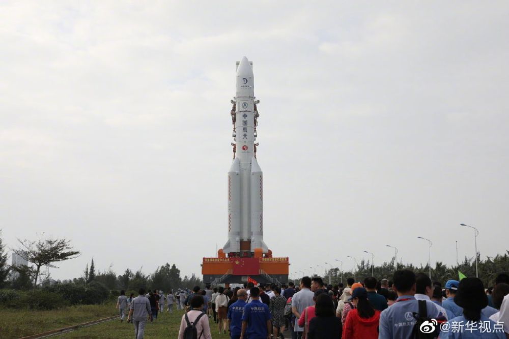 “长五”送“嫦五”，出征!