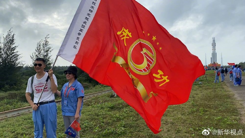 “长五”送“嫦五”，出征!