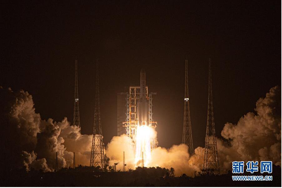 嫦娥五号探测器成功发射 开启我国首次地外天体采样返回之旅