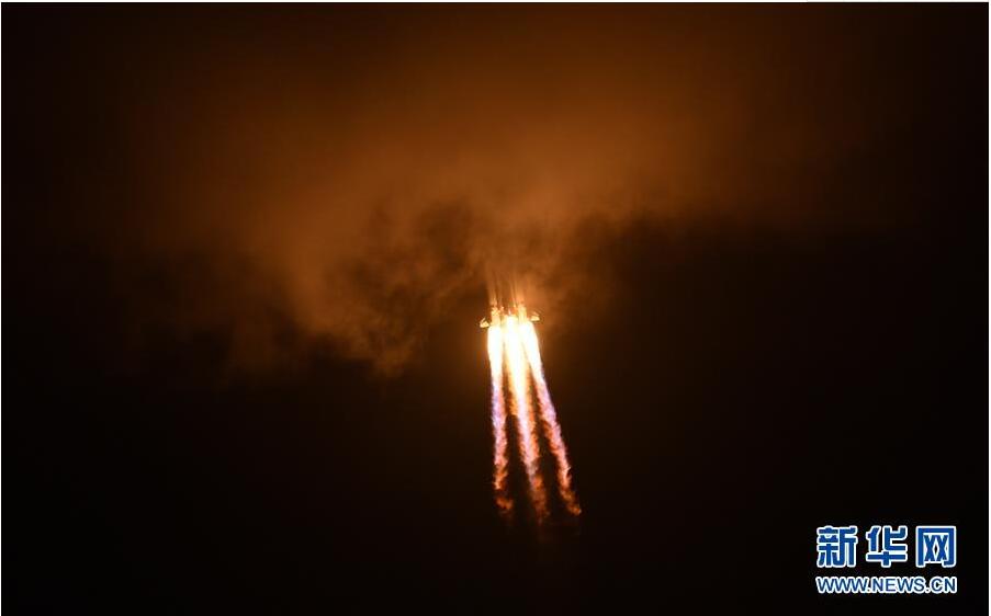 嫦娥五号探测器成功发射 开启我国首次地外天体采样返回之旅