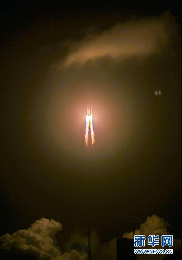 嫦娥五号探测器成功发射 开启我国首次地外天体采样返回之旅