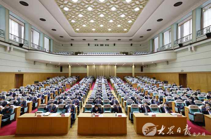 中共山东省委十一届十二次全体会议举行