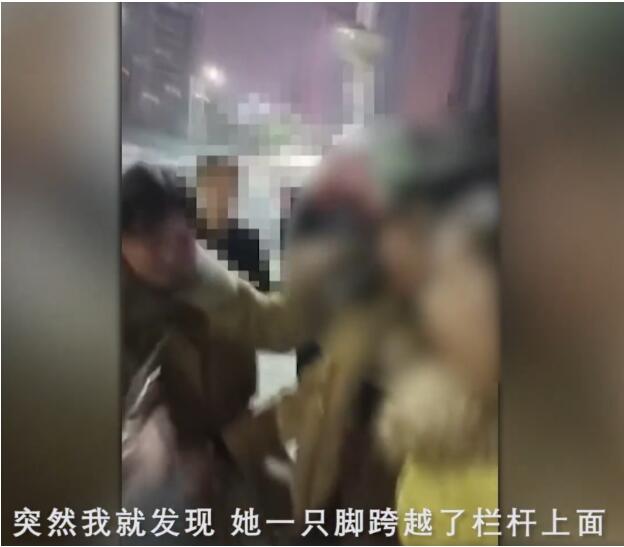 高一女生多看了一眼救下轻生女孩 现场发生了什么？
