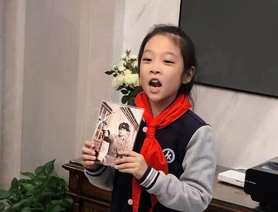 老照片回首历史 新目标展望未来！山东师大附小二（7）中队学习全会精神主题活动