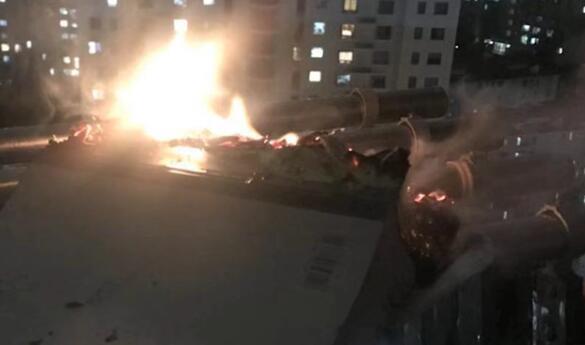 太难了!爸爸辅导功课怒点作业险烧邻居家 网友:谁辅导谁知道