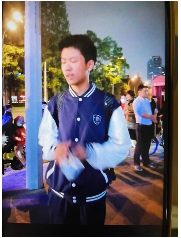 这个05后少年，刷屏了！