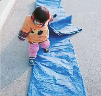 2岁女儿陪爸爸跑货运刷屏 对话