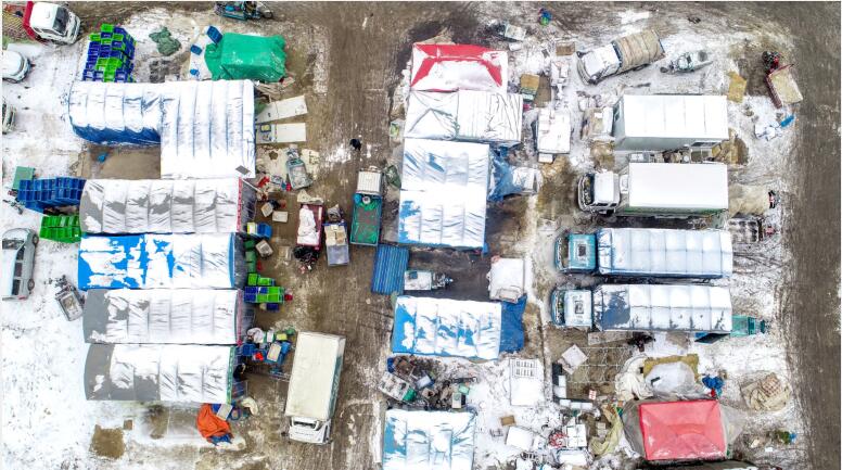 济南：批发市场冰雪覆盖  蔬菜供应量足价稳