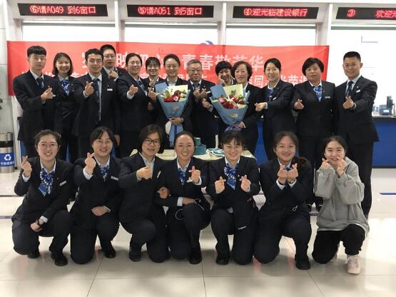建行威海荣成营业室:举办老员工退休仪式(图)