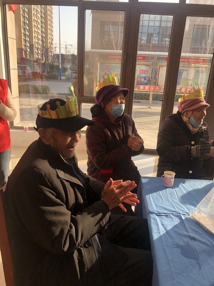 鮑山街道：梁二村文明實踐站“寒冬暖心活動” 為老人們舉辦集體生日趴