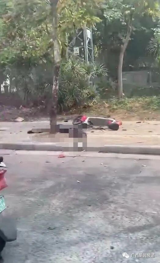 现场惨烈！广西一SUV撞多名行人已致4死6伤 现场满地车辆碎屑