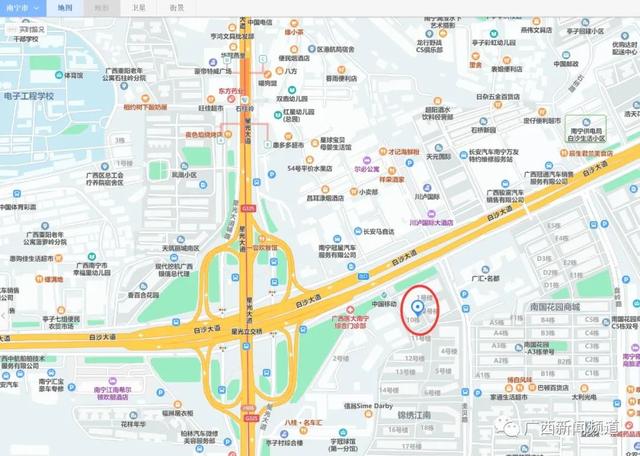 现场惨烈！广西一SUV撞多名行人已致4死6伤 现场满地车辆碎屑