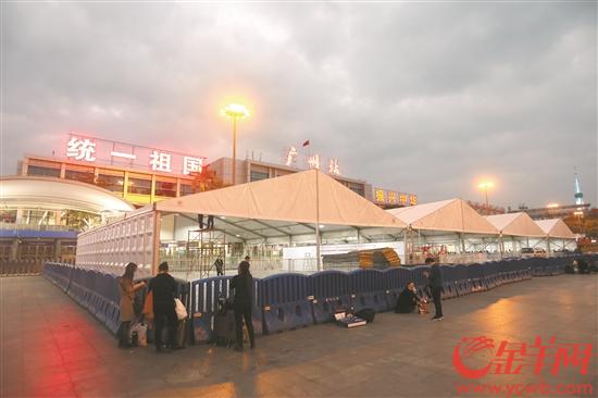 【新春走基层】广州火车站广场：一排风雨棚 温暖在其中