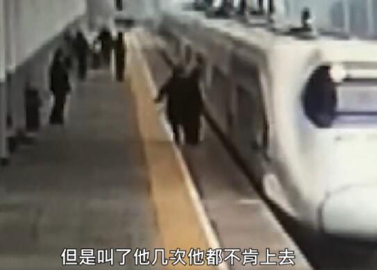 爷爷下车抽烟5岁孙女被高铁带走，快过年了，一定要注意安全