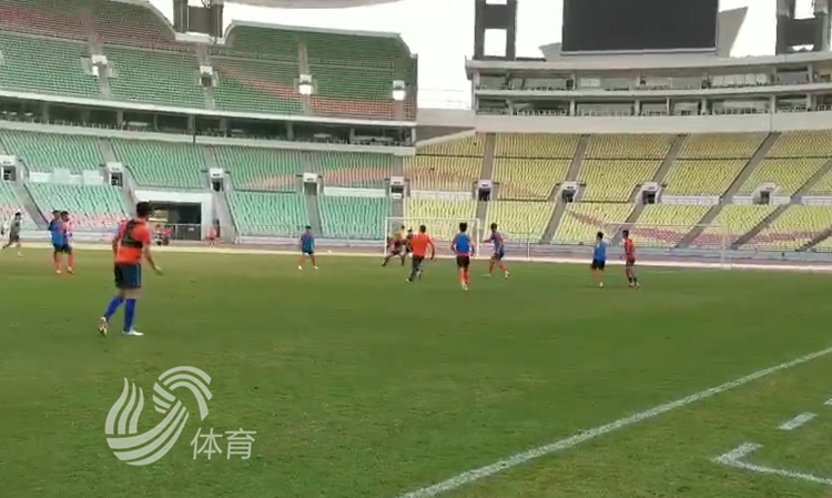 泰山队冬训热身赛2-2战平预备队 张弛归队现身训练场