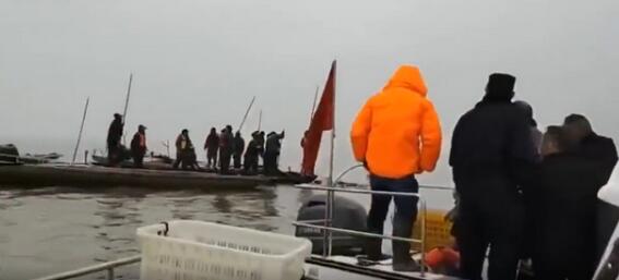 【紧急通报】捕鱼船侧翻致11死:一家3兄弟丧命