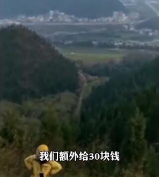 真好磕！小哥爬400级楼梯深山送外卖，一个敢点一个敢送