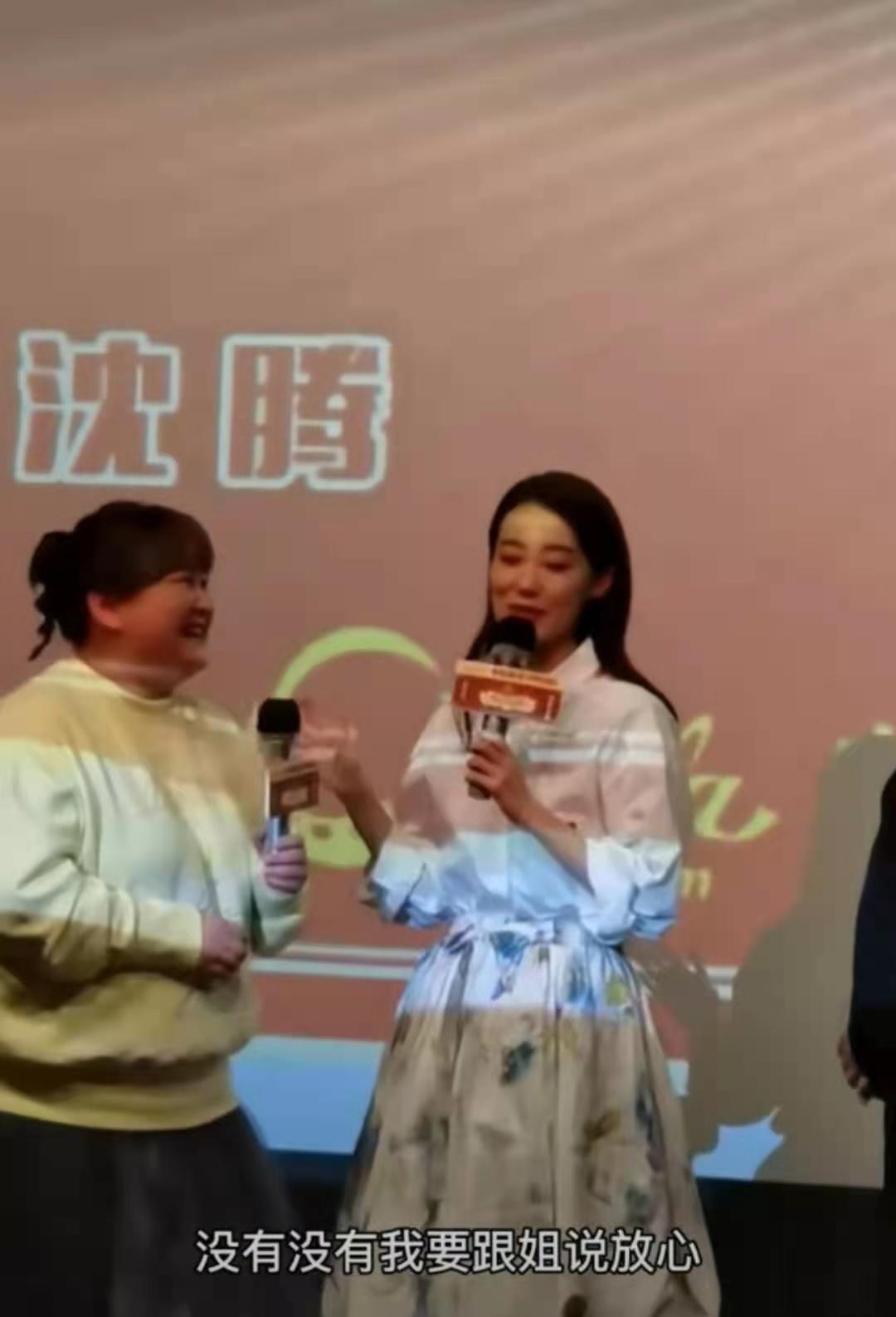 真挚的闺蜜情！张小斐对贾玲说我们还有好久好久 