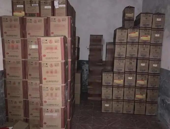 警察丈夫的照片刷爆朋友圈,妻子发出“灵魂拷问”