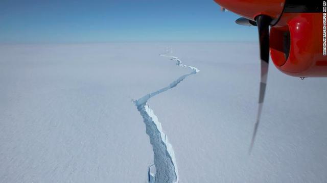 【最新】南极一面积比纽约还大的冰山断裂