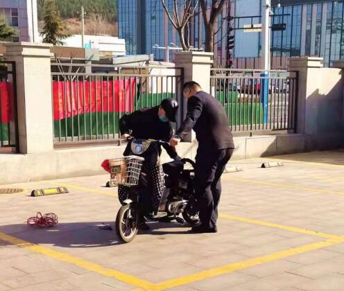 农行济南历下支行营业部细微服务彰显社会责任