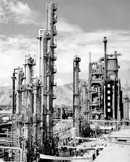 【奋斗百年路 启航新征程】荒滩崛起石化城