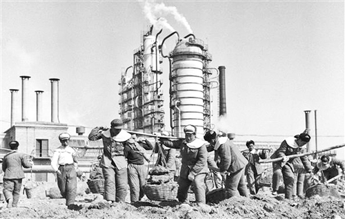 【奋斗百年路 启航新征程】荒滩崛起石化城